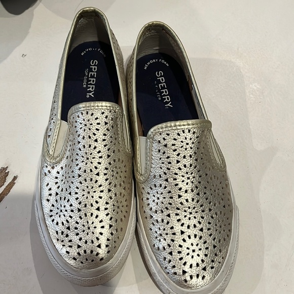 Sperry slip on hold tennis shoe size 7 sneaker - Picture 1 of 8